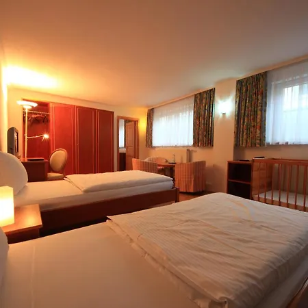 Отель Altstadthotel Фюрт